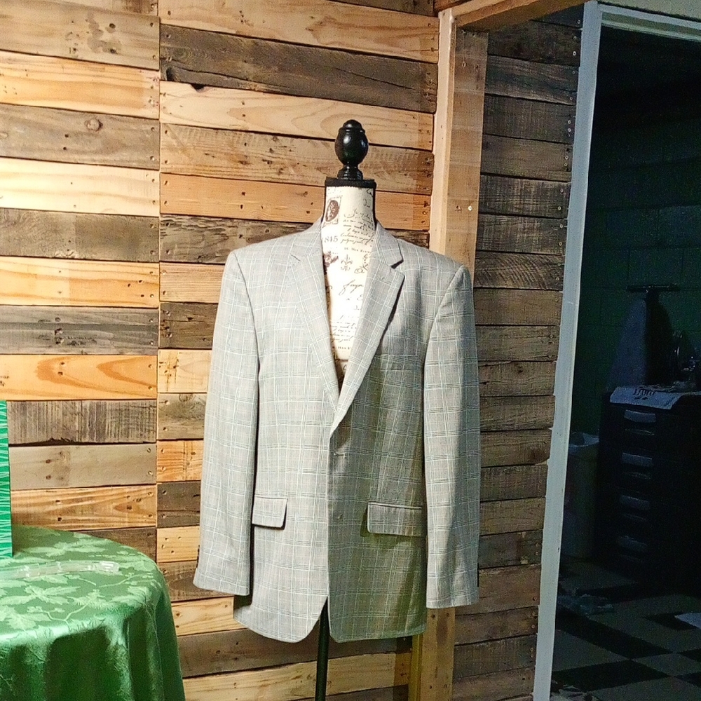Men's Classic Checkered Blazer in Gray